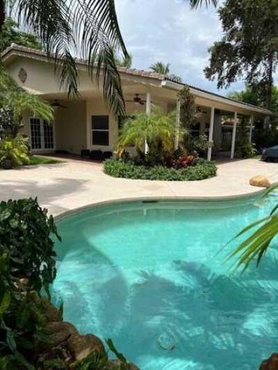 Home For Sale in Lighthouse Point, Florida