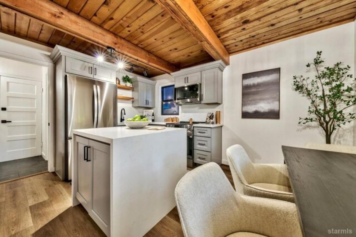 Picture of Home For Sale in South Lake Tahoe, California, United States