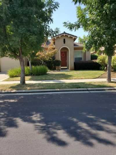 Home For Sale in Clovis, California