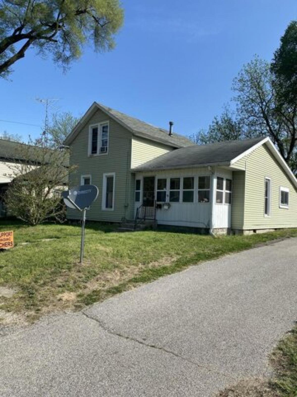 Picture of Home For Sale in Dowagiac, Michigan, United States