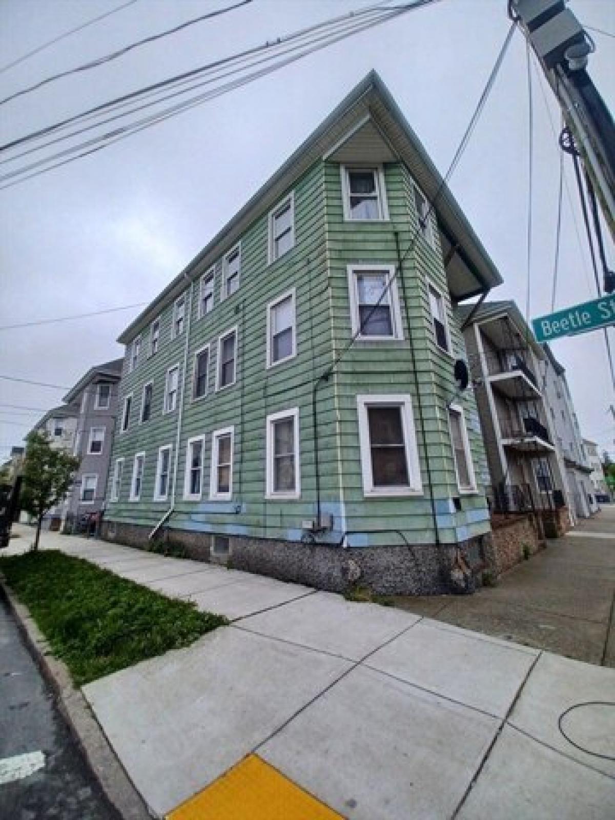 Picture of Home For Sale in New Bedford, Massachusetts, United States