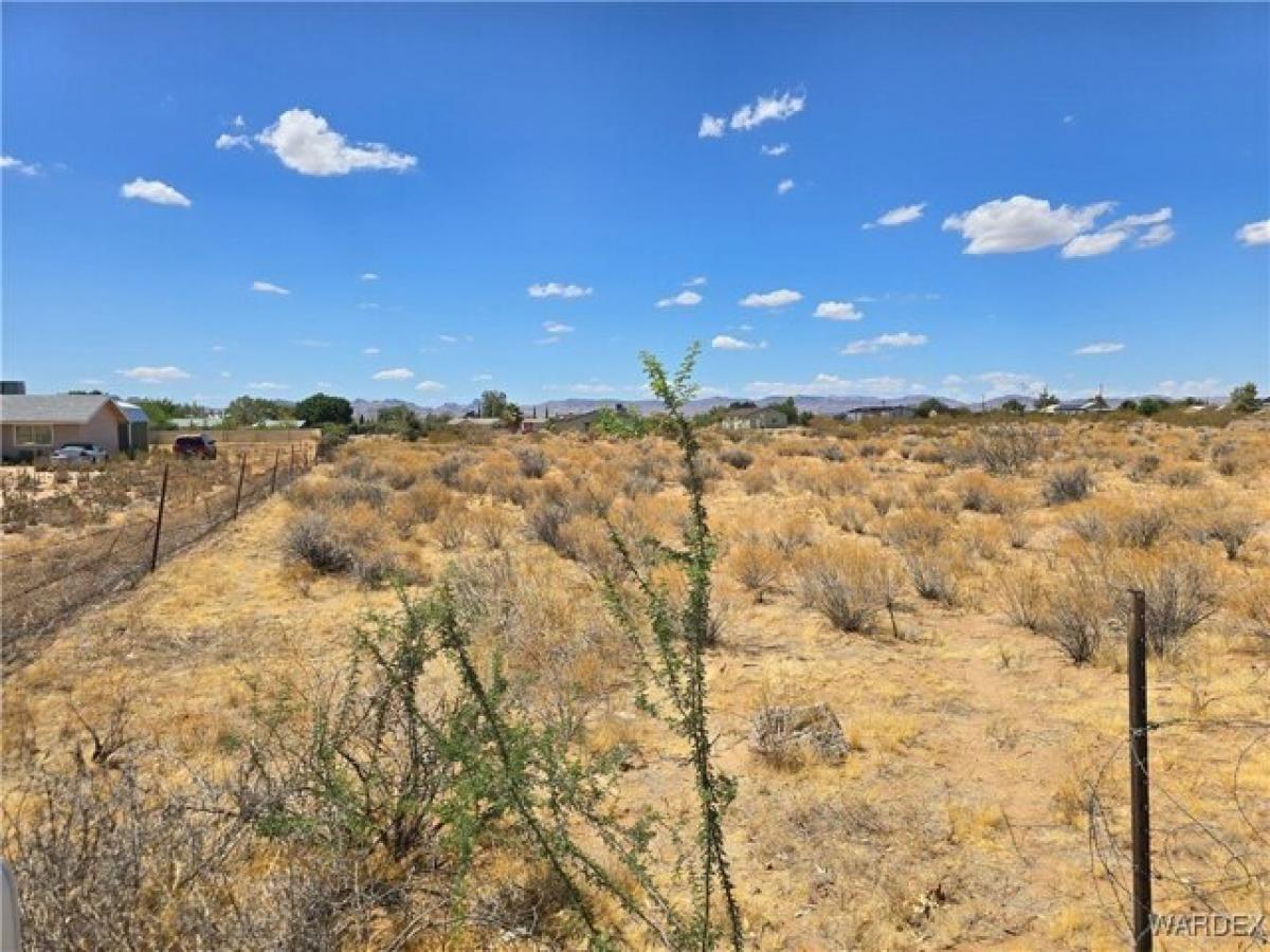 Picture of Residential Land For Sale in Golden Valley, Arizona, United States