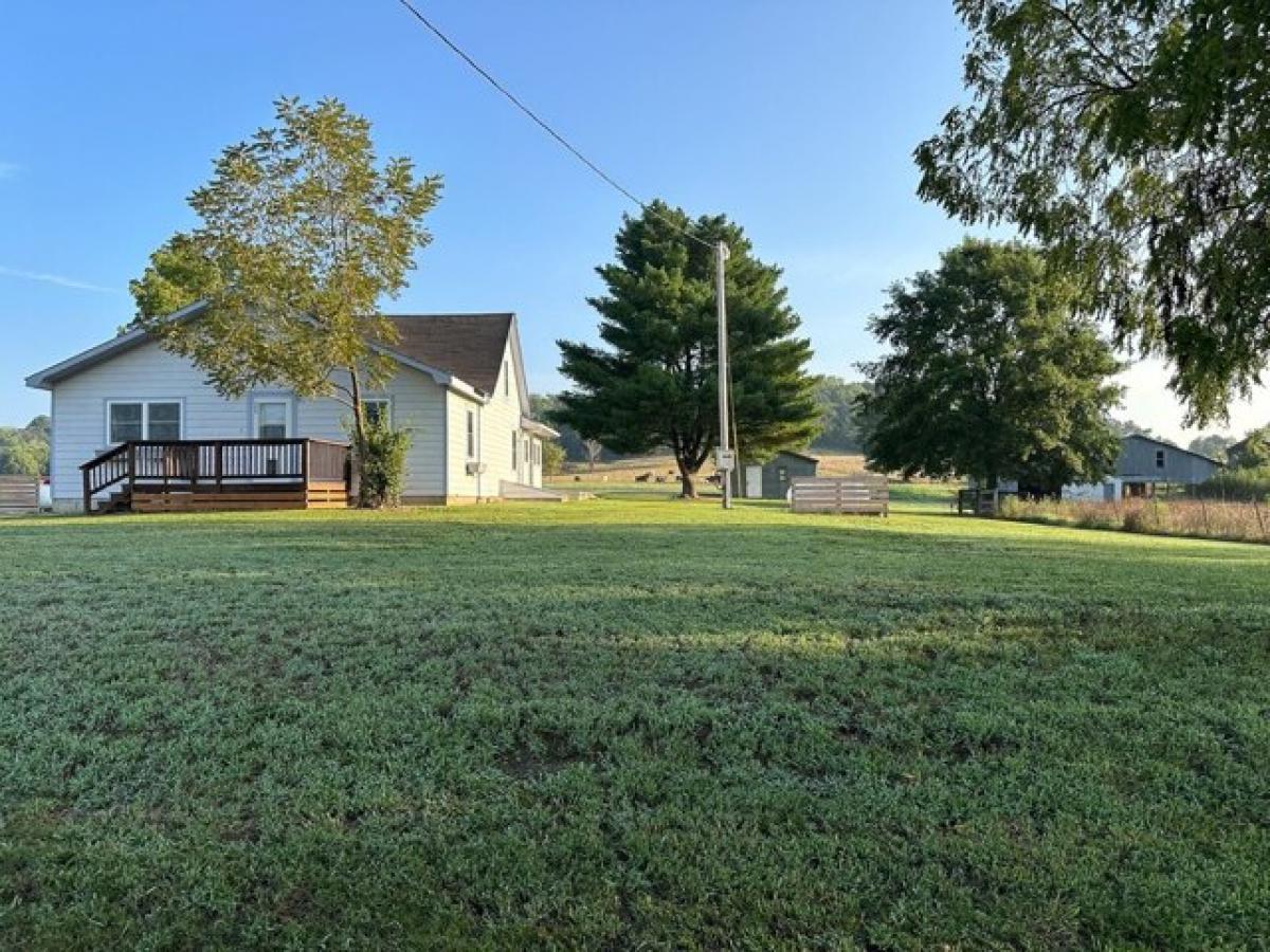 Picture of Home For Sale in Seligman, Missouri, United States