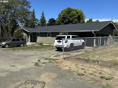 Home For Sale in Winston, Oregon