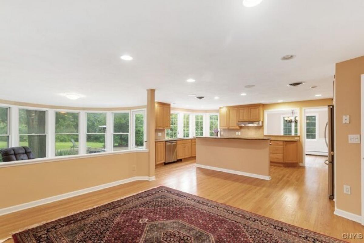 Picture of Home For Sale in Fayetteville, New York, United States