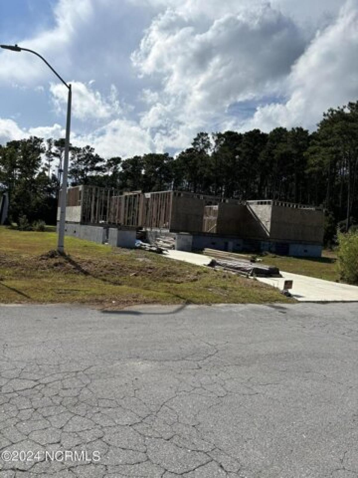 Picture of Residential Land For Sale in Gloucester, North Carolina, United States