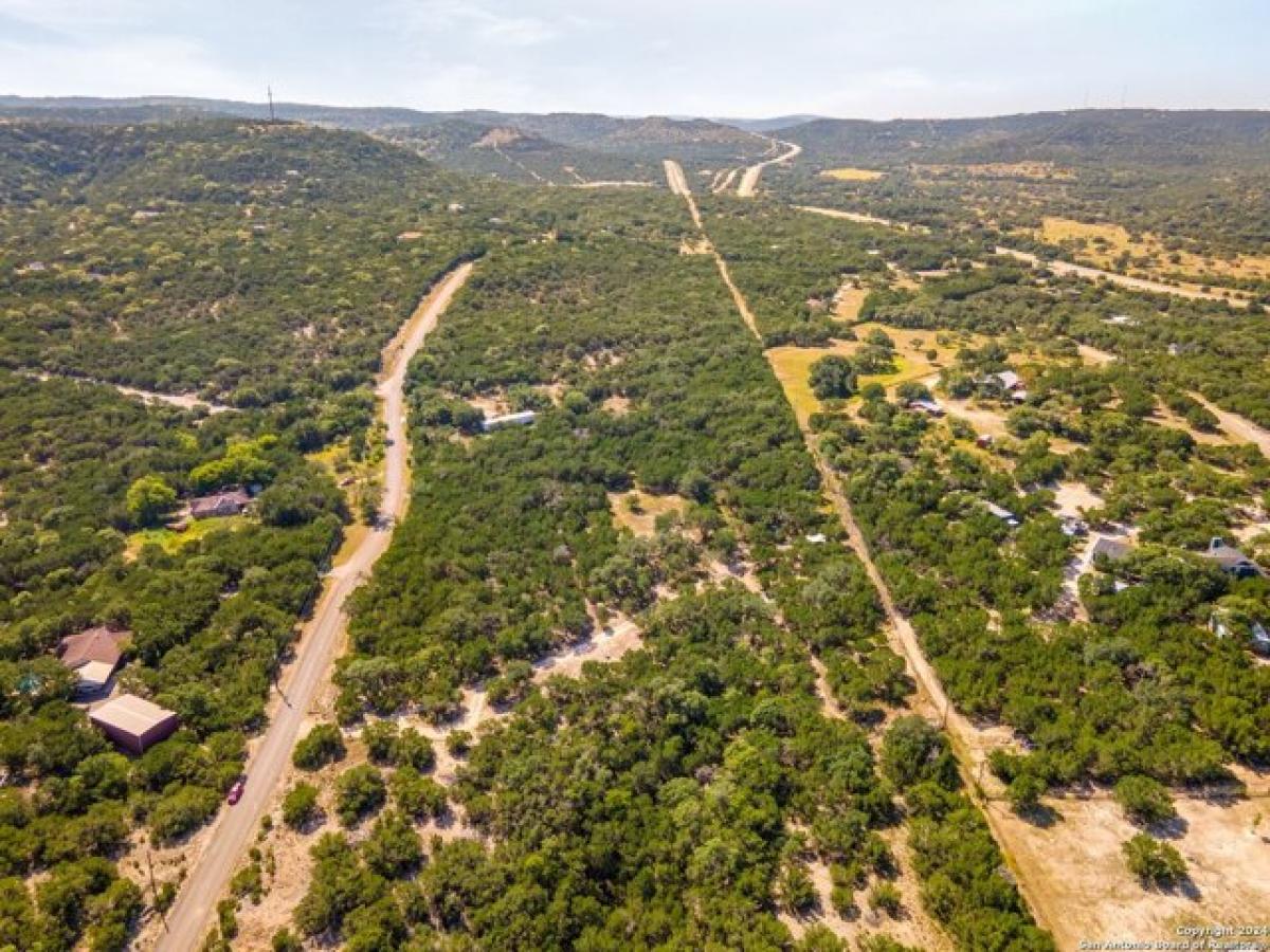 Picture of Residential Land For Sale in Pipe Creek, Texas, United States