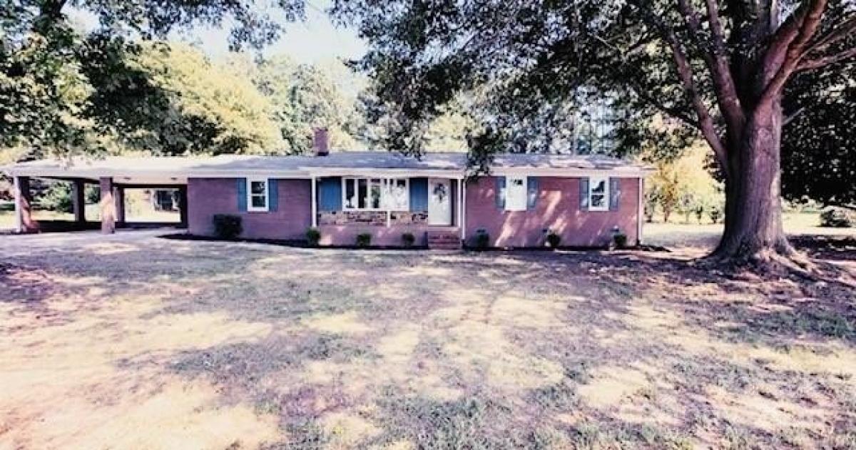 Picture of Home For Sale in Oakboro, North Carolina, United States