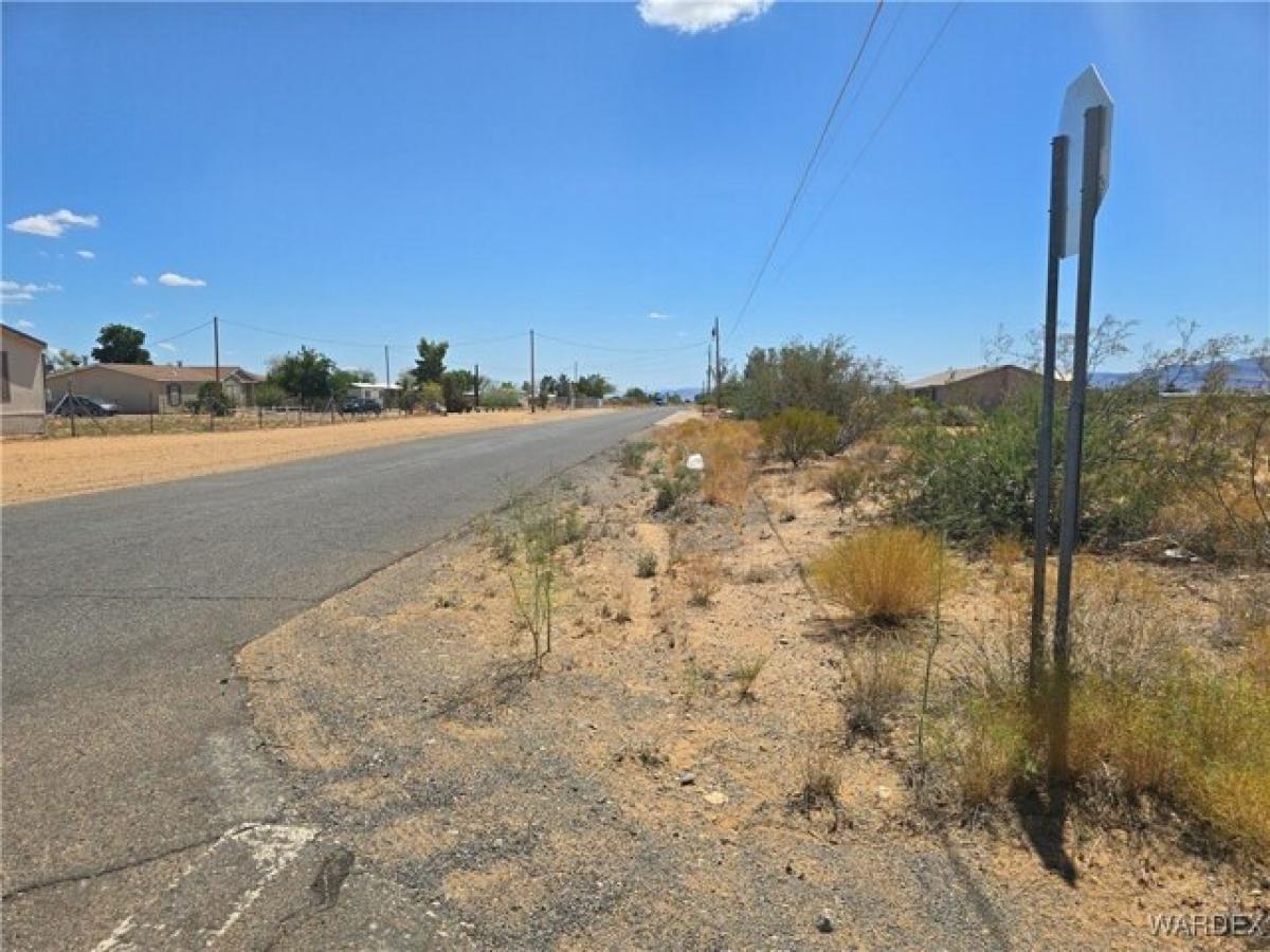 Picture of Residential Land For Sale in Golden Valley, Arizona, United States