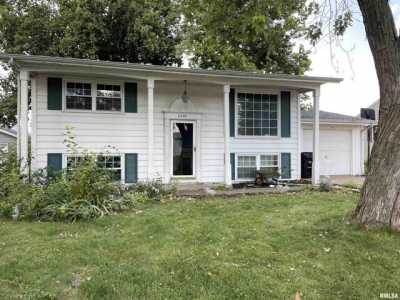 Home For Sale in Washington, Illinois