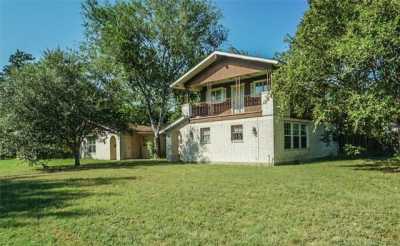 Home For Sale in Beeville, Texas