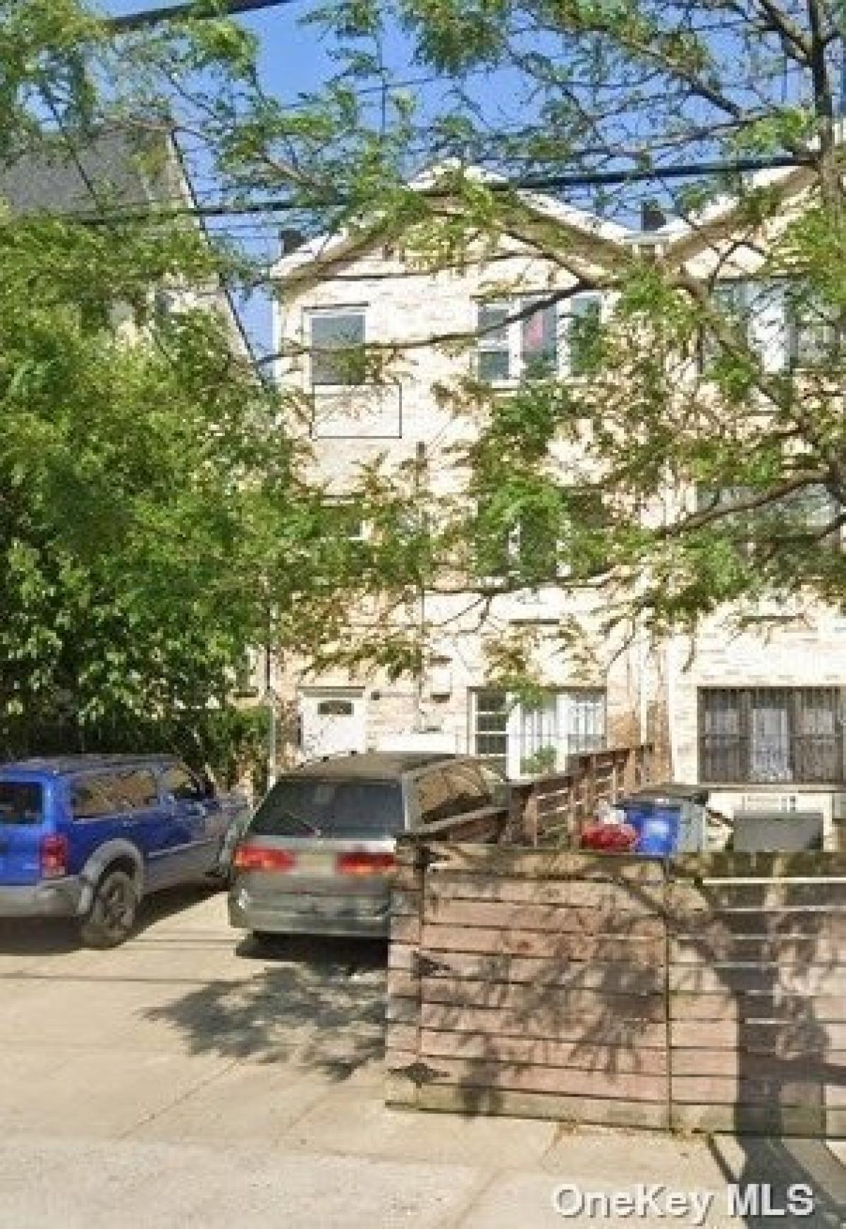 Picture of Home For Sale in Far Rockaway, New York, United States