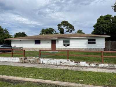 Home For Sale in Fort Pierce, Florida