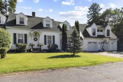 Home For Sale in Middlebury, Connecticut