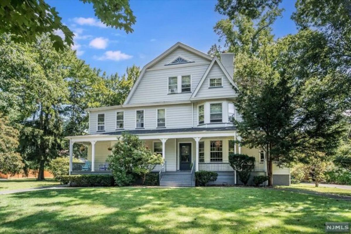 Picture of Home For Sale in Montclair, New Jersey, United States