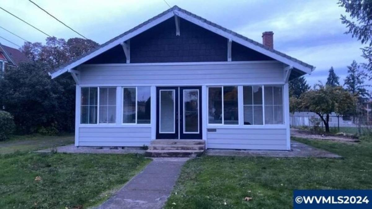 Picture of Home For Sale in Independence, Oregon, United States