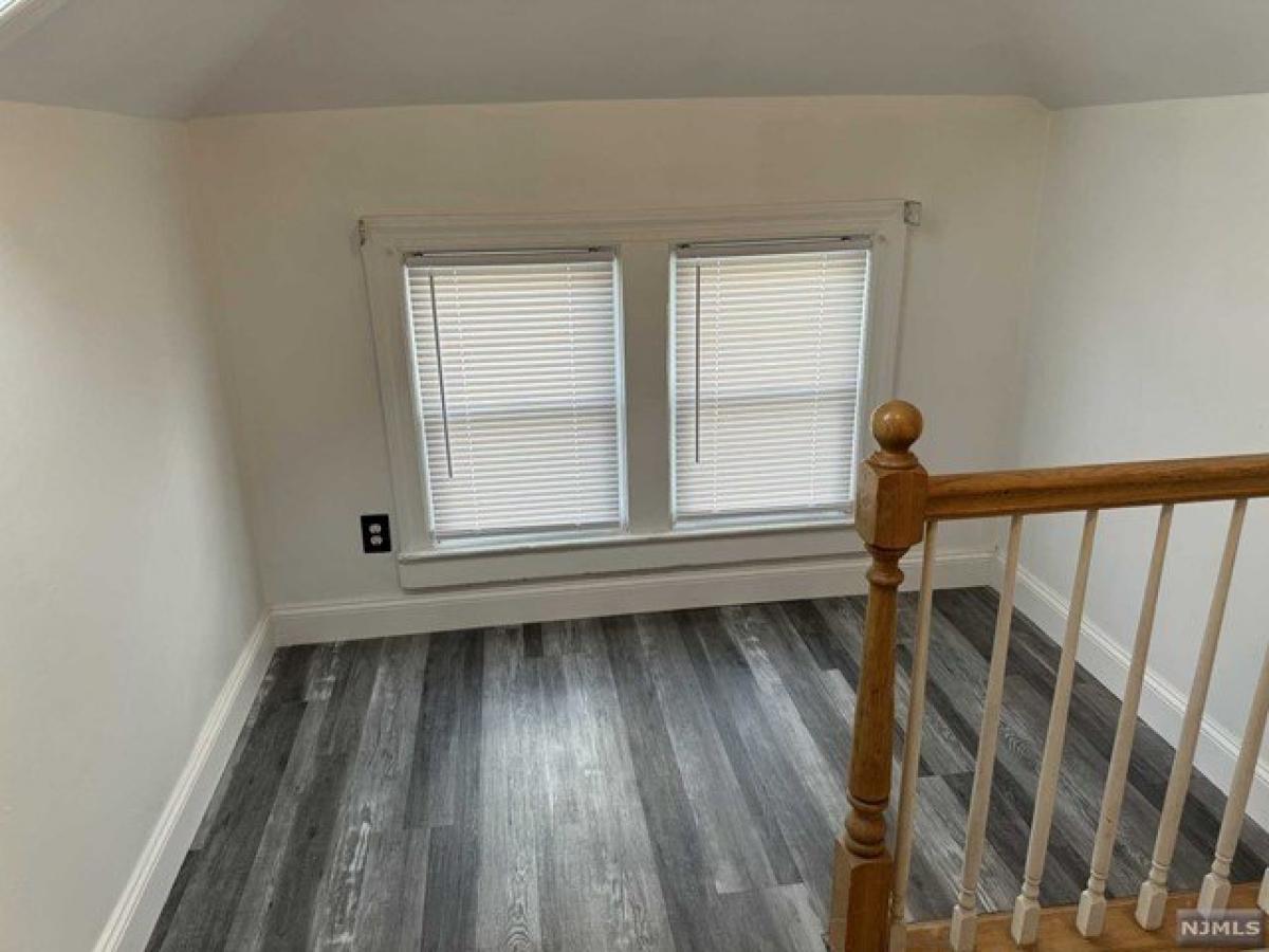 Picture of Home For Rent in Elmwood Park, New Jersey, United States