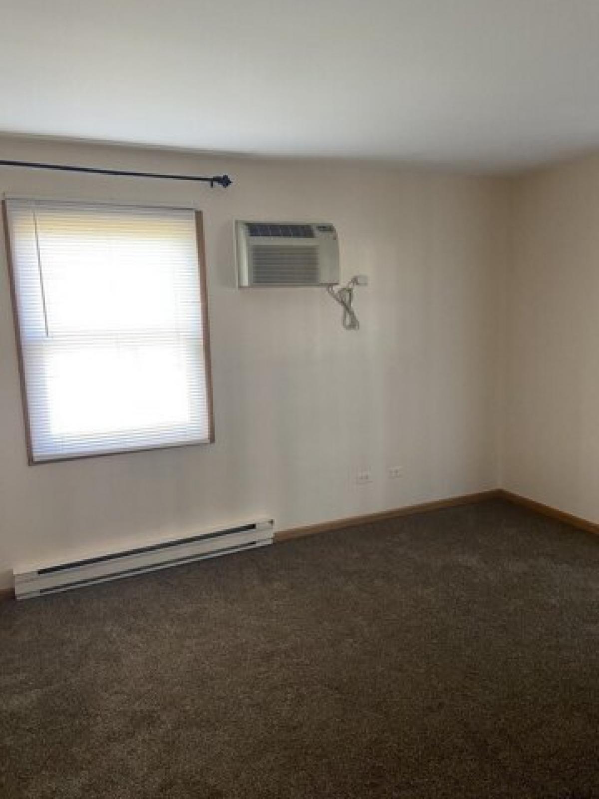 Picture of Home For Rent in McHenry, Illinois, United States