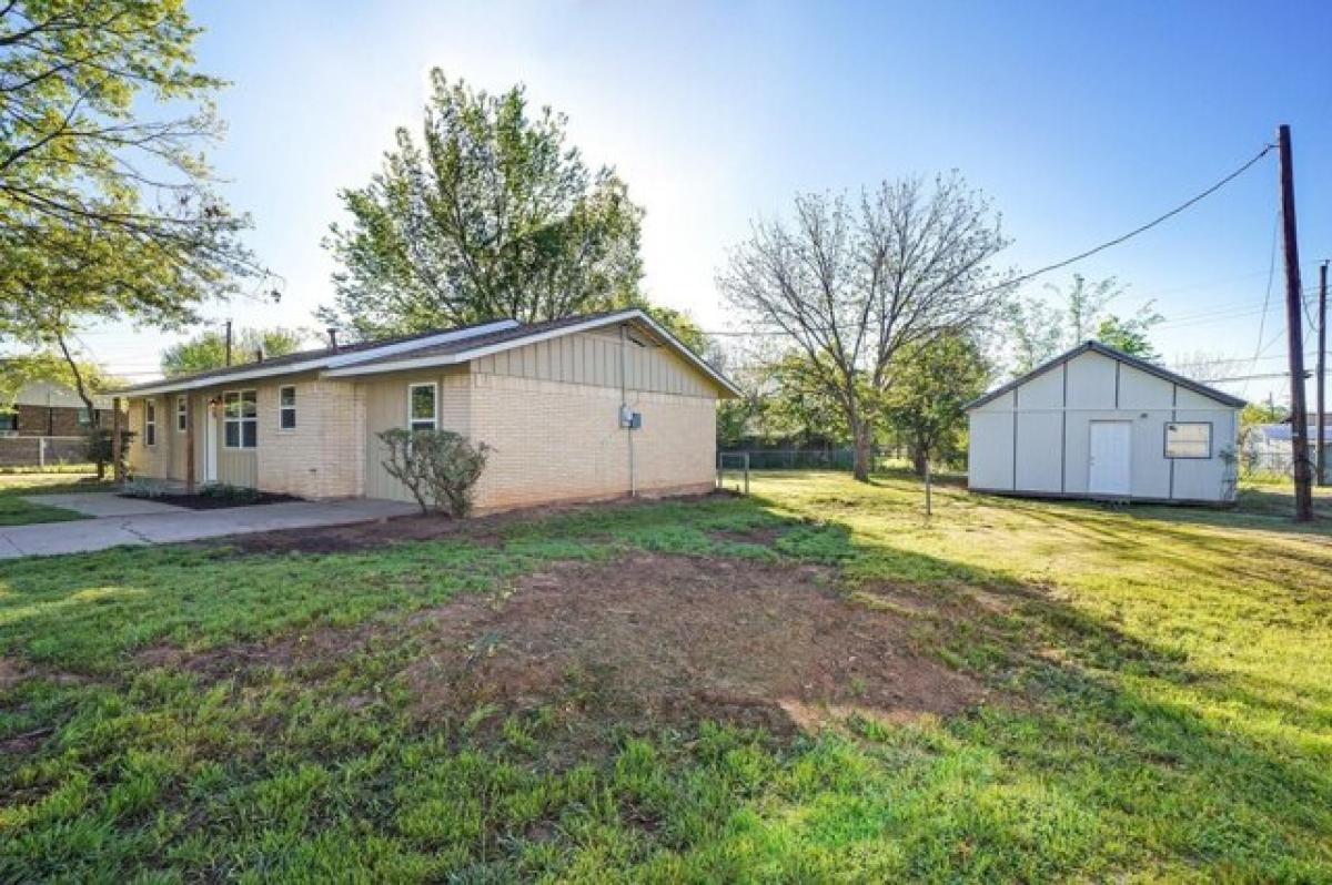 Picture of Home For Sale in Mineral Wells, Texas, United States