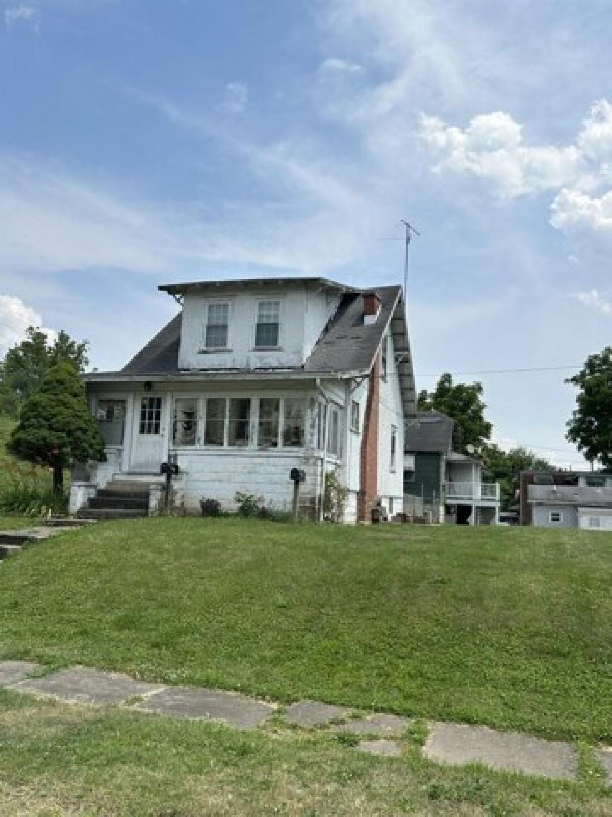 Picture of Home For Sale in Huntington, West Virginia, United States