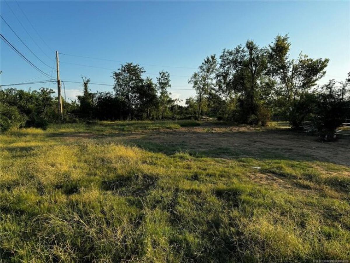 Picture of Residential Land For Sale in Claremore, Oklahoma, United States