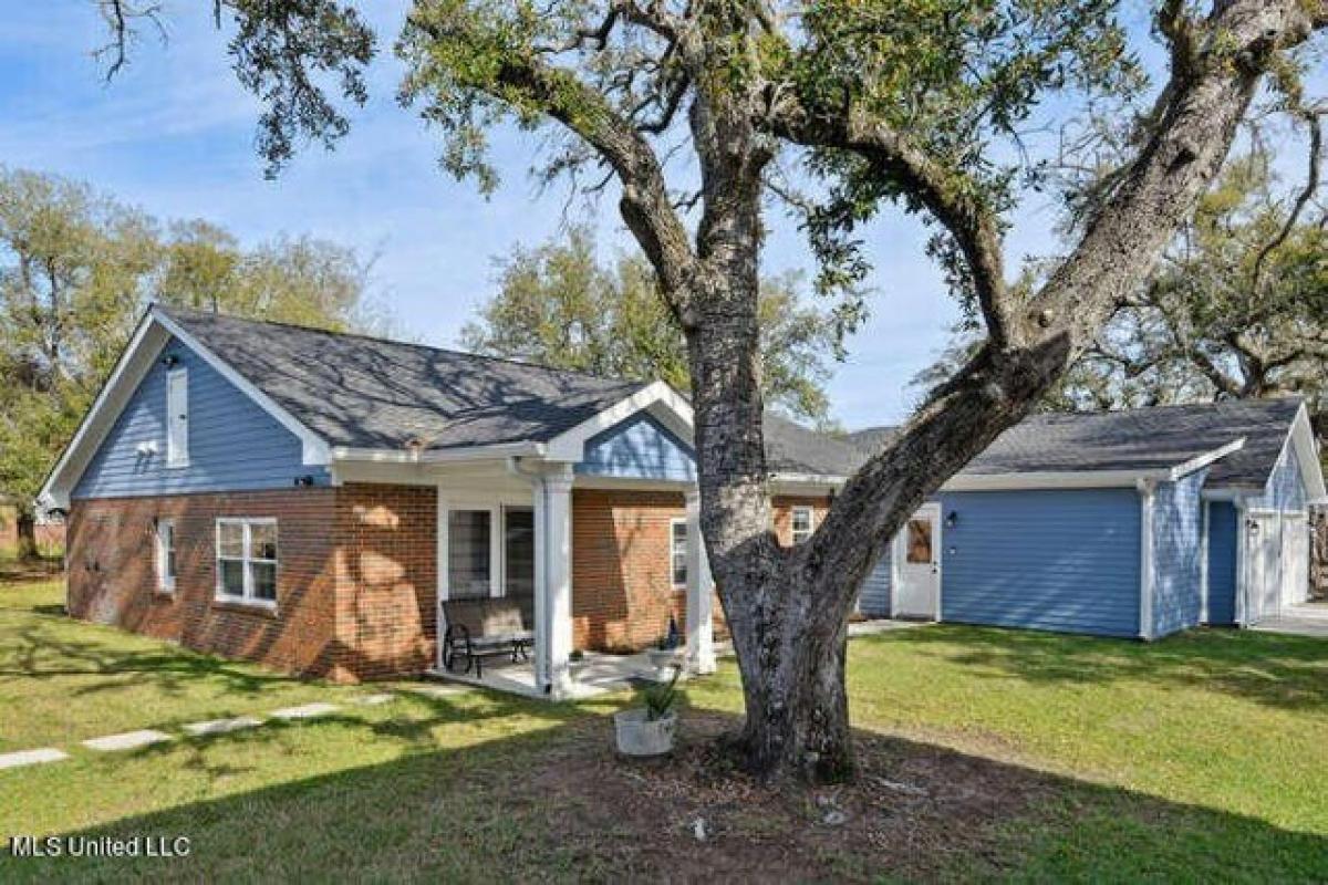 Picture of Home For Sale in Bay Saint Louis, Mississippi, United States