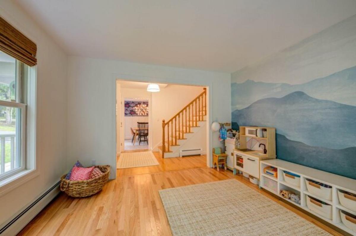 Picture of Home For Sale in Falmouth, Maine, United States