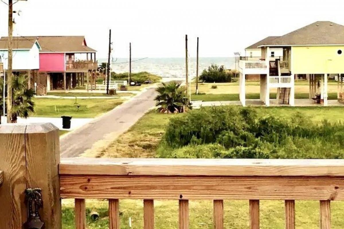 Picture of Home For Sale in Crystal Beach, Texas, United States