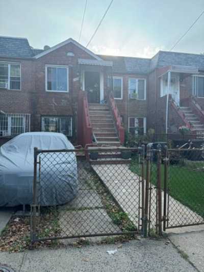 Home For Sale in Cambria Heights, New York