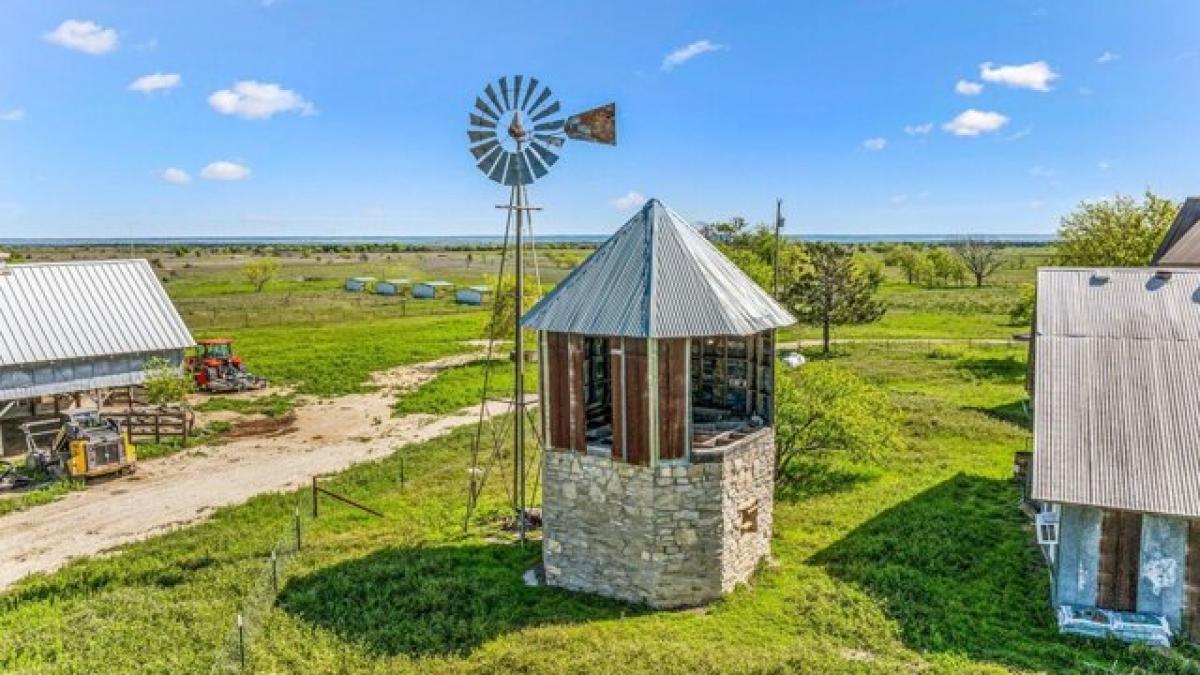 Picture of Home For Sale in Jonesboro, Texas, United States