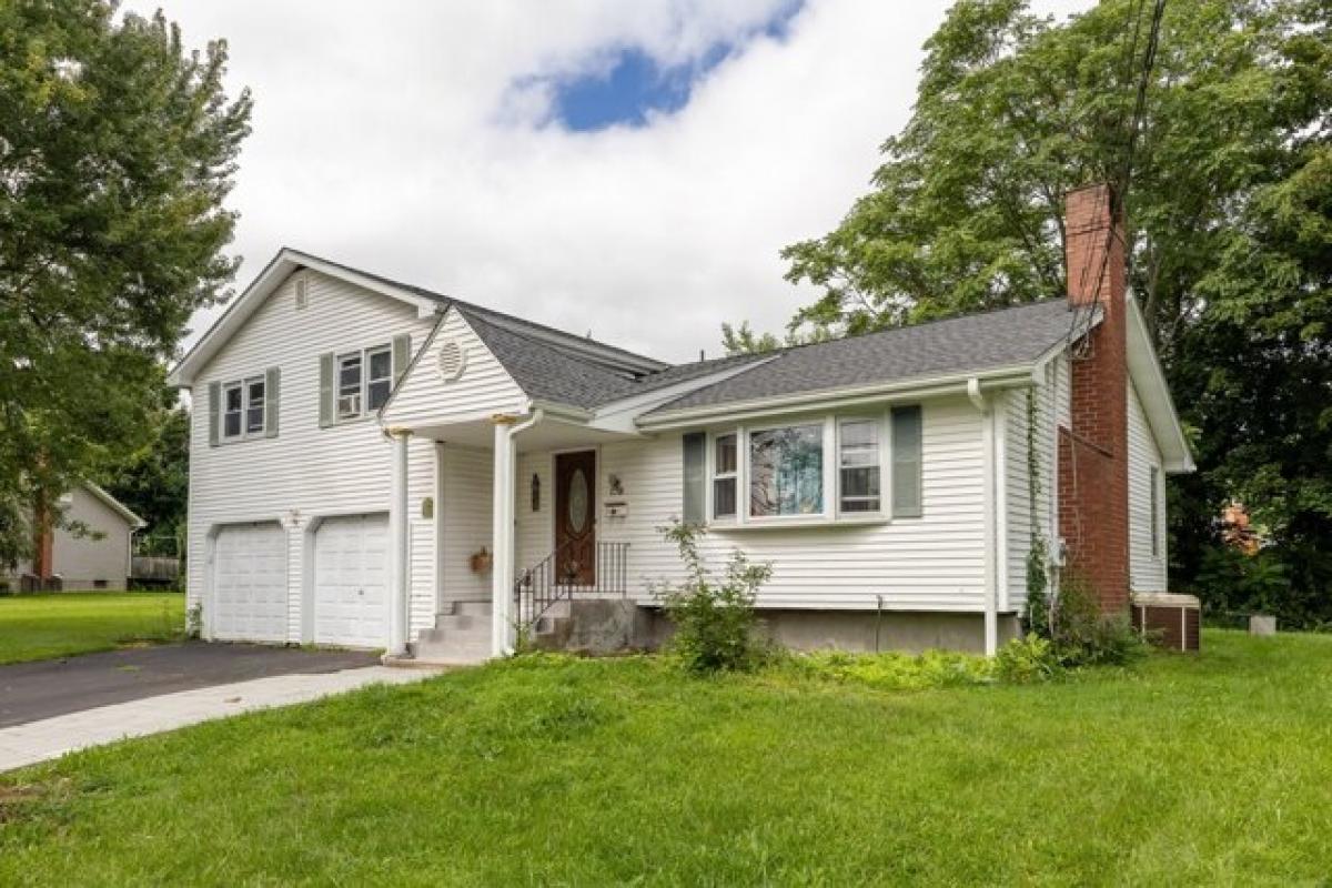 Picture of Home For Sale in West Hartford, Connecticut, United States