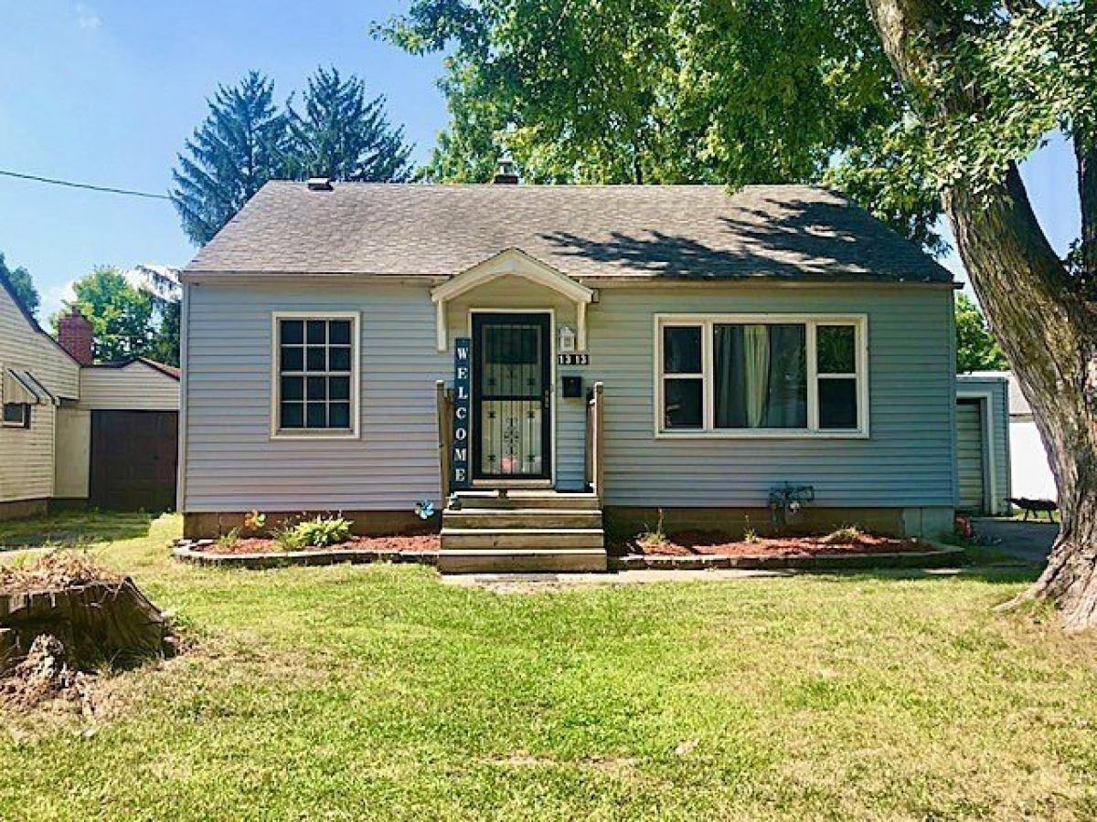 Picture of Home For Sale in Sterling, Illinois, United States