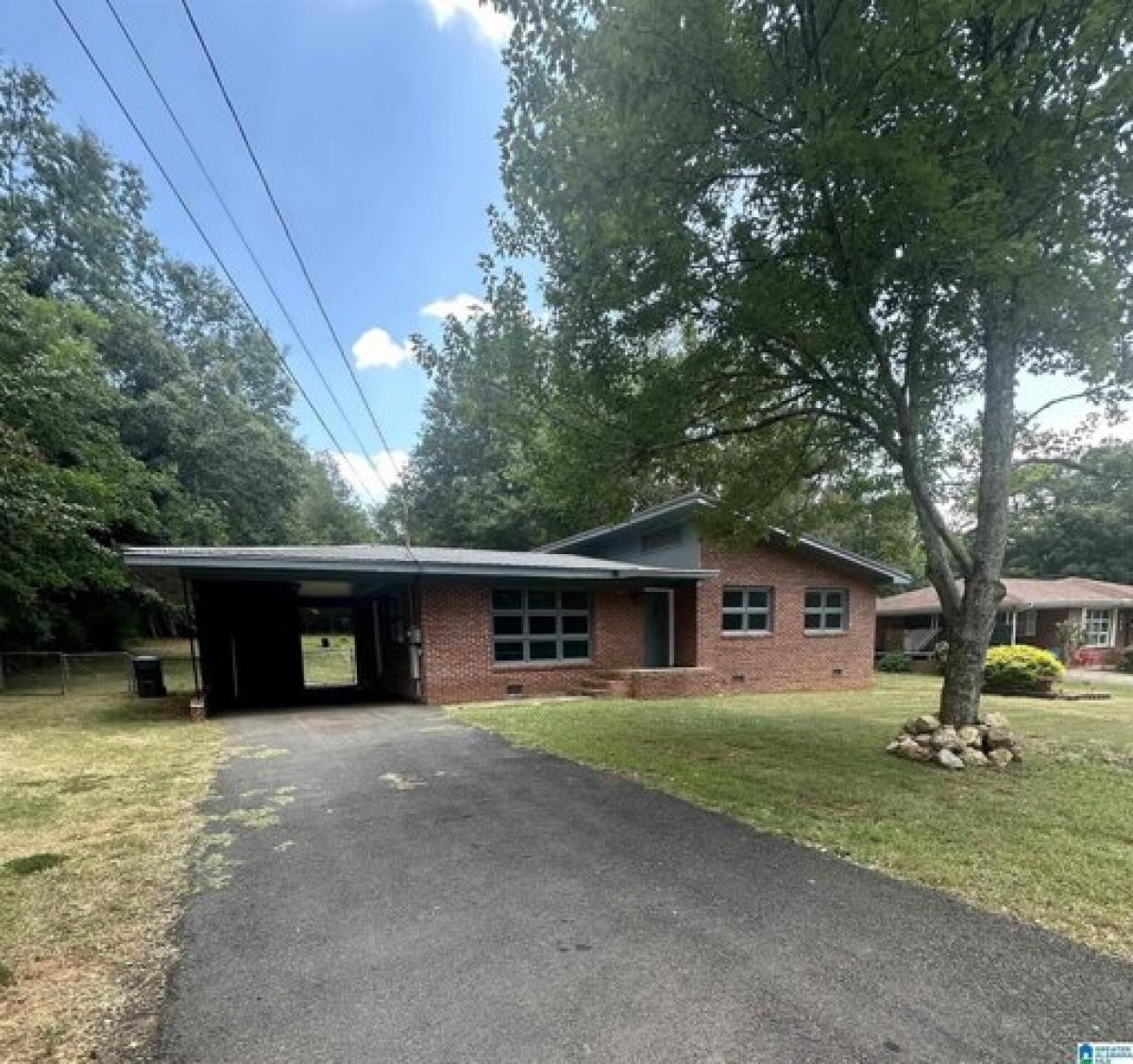 Picture of Home For Sale in Weaver, Alabama, United States