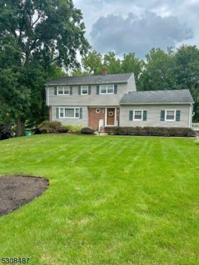 Home For Sale in Roseland, New Jersey