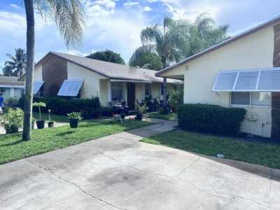 Home For Sale in Lantana, Florida