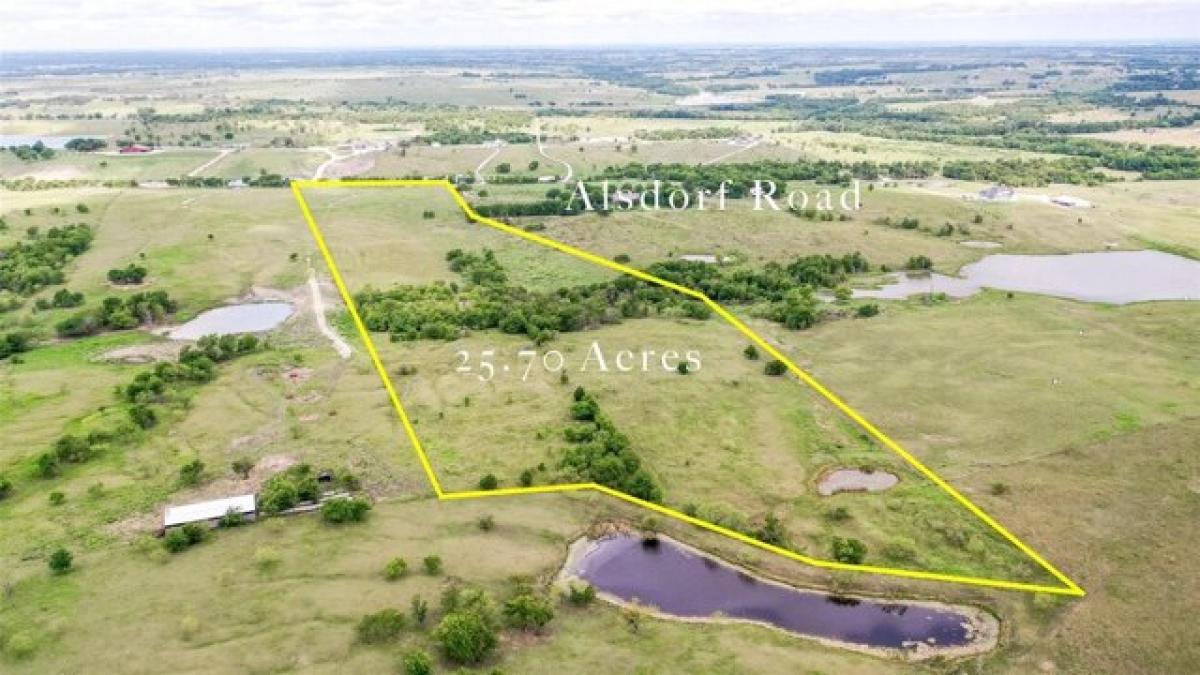 Picture of Residential Land For Sale in Ennis, Texas, United States