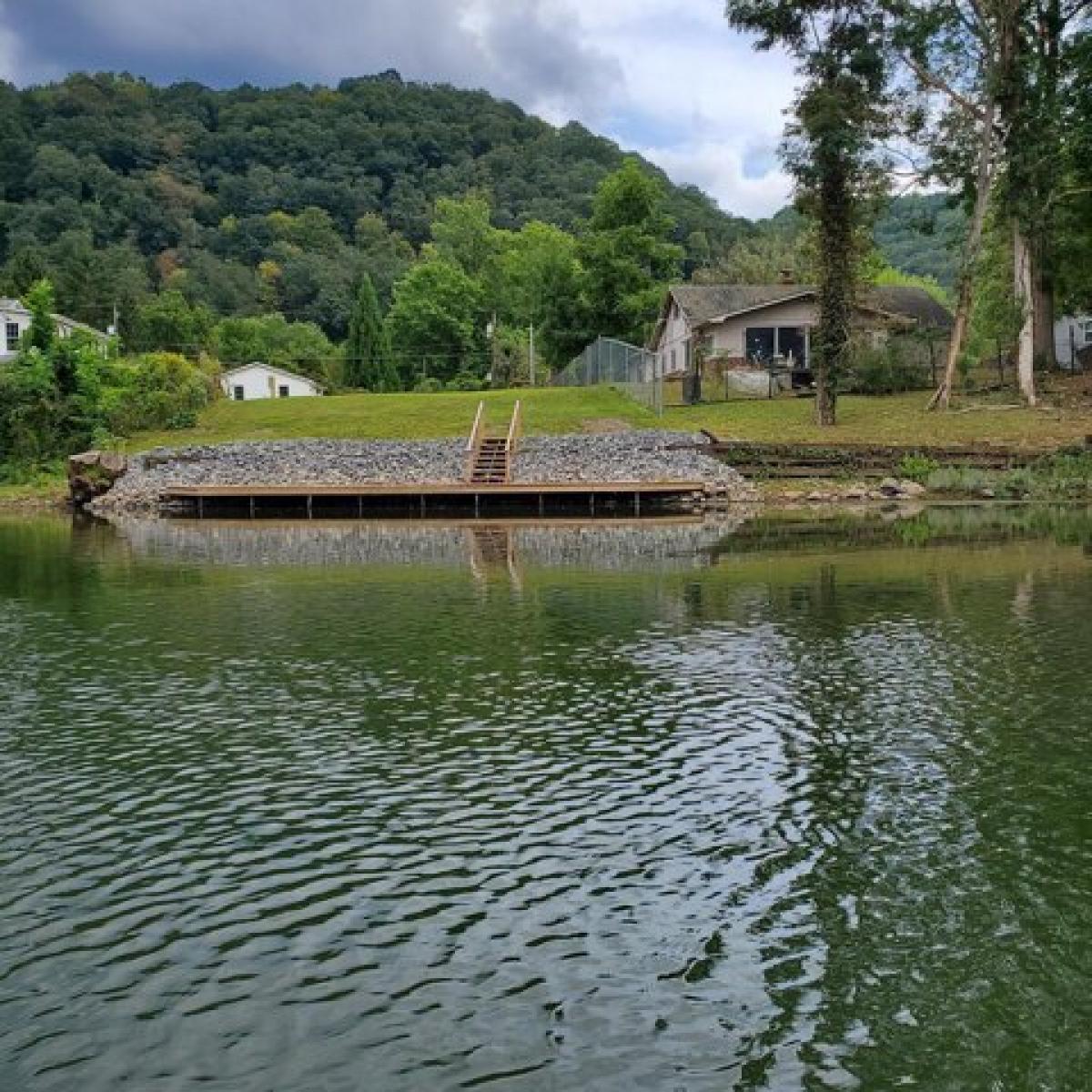 Picture of Residential Land For Sale in Hinton, West Virginia, United States