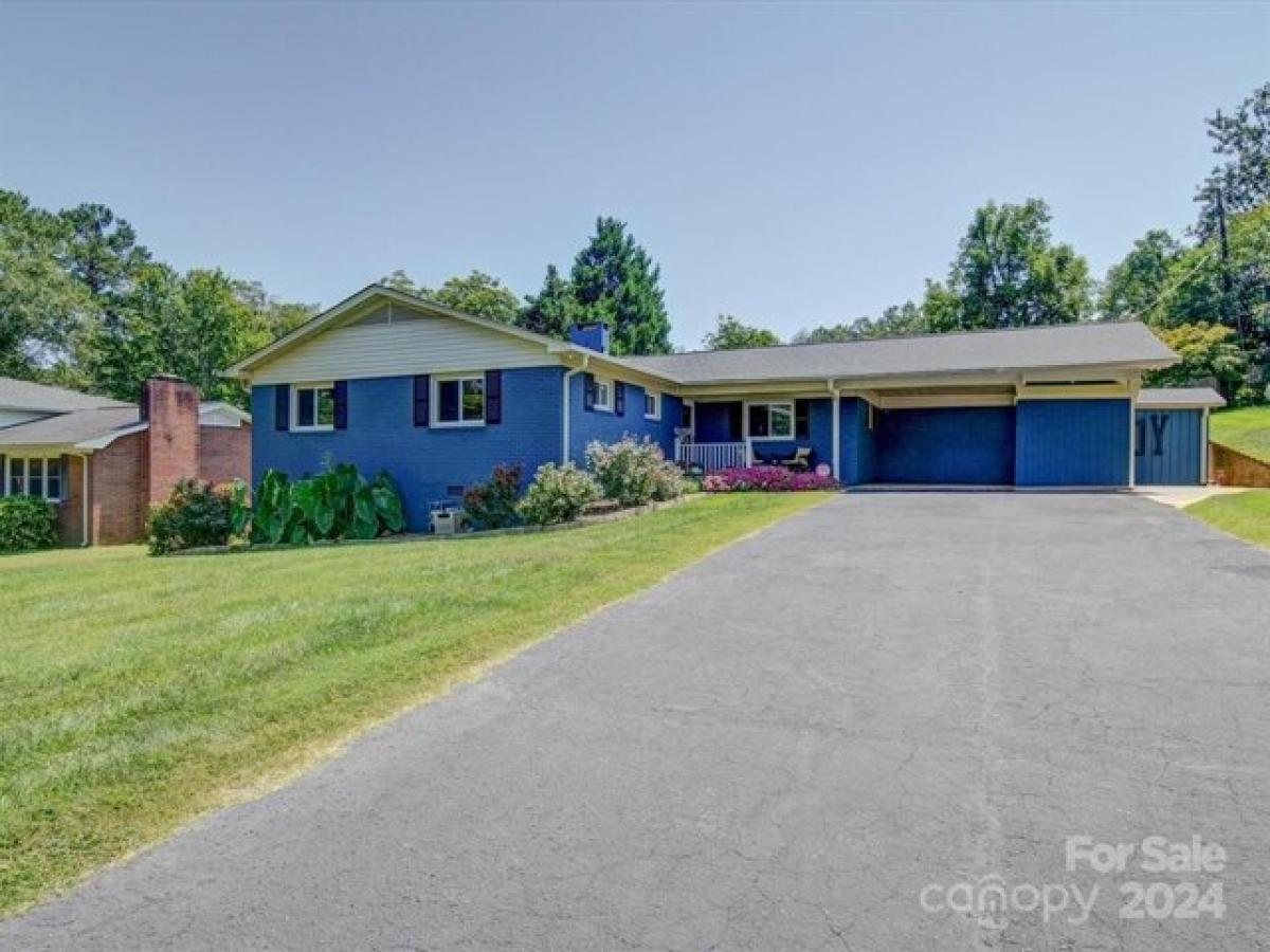 Picture of Home For Sale in Albemarle, North Carolina, United States