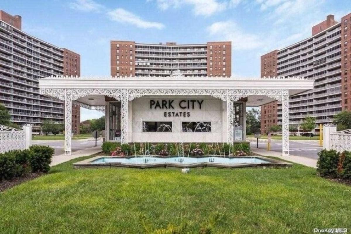 Picture of Home For Sale in Rego Park, New York, United States