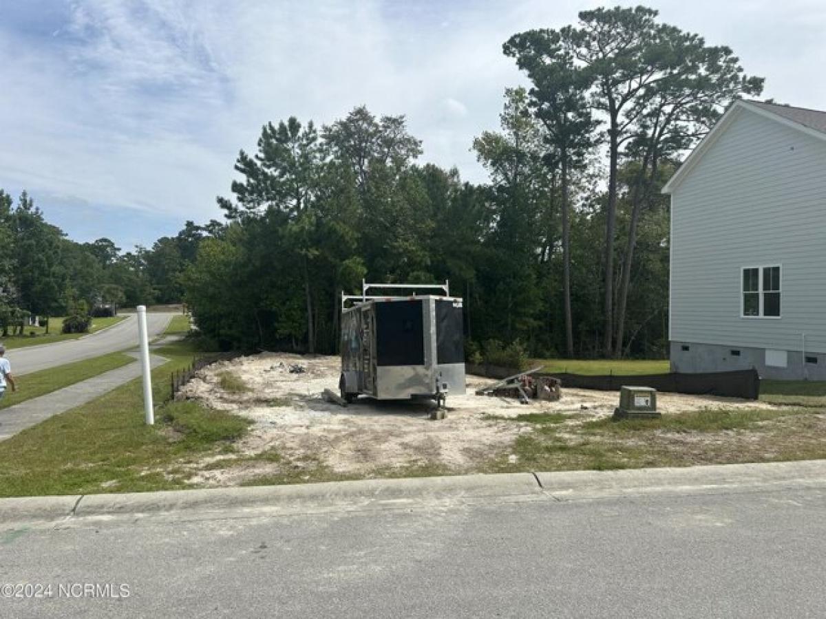 Picture of Residential Land For Sale in Shallotte, North Carolina, United States