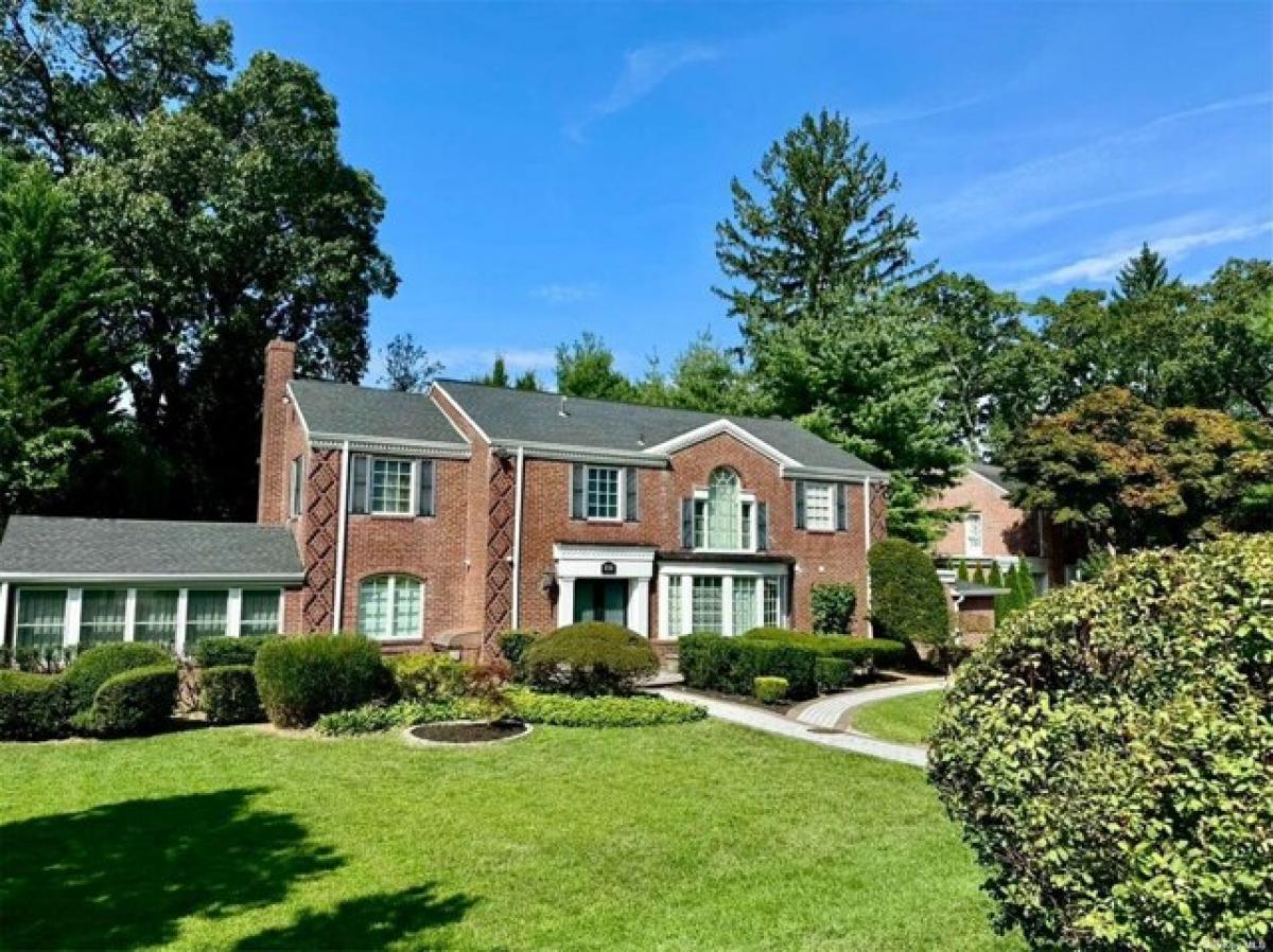 Picture of Home For Sale in Manhasset, New York, United States