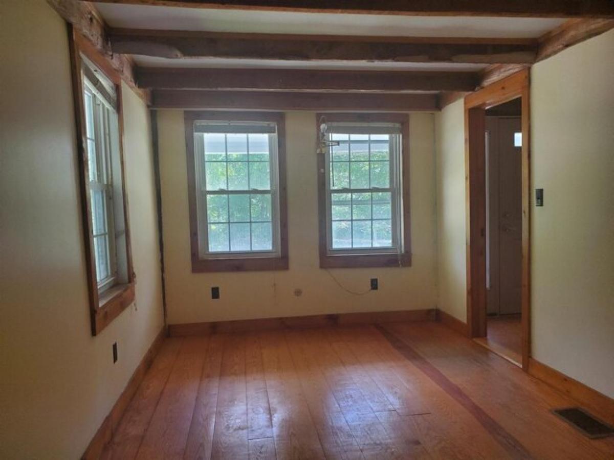 Picture of Home For Sale in Weare, New Hampshire, United States