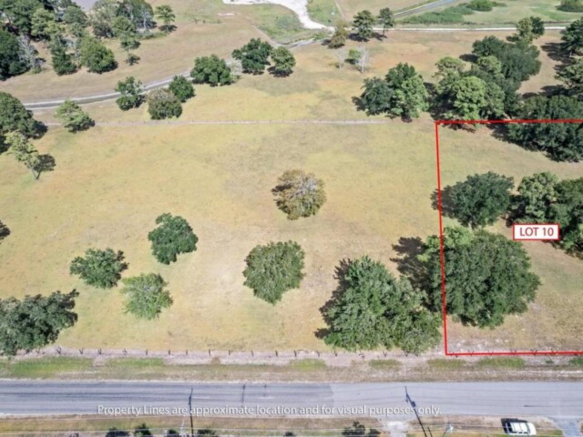 Picture of Residential Land For Sale in Beaumont, Texas, United States