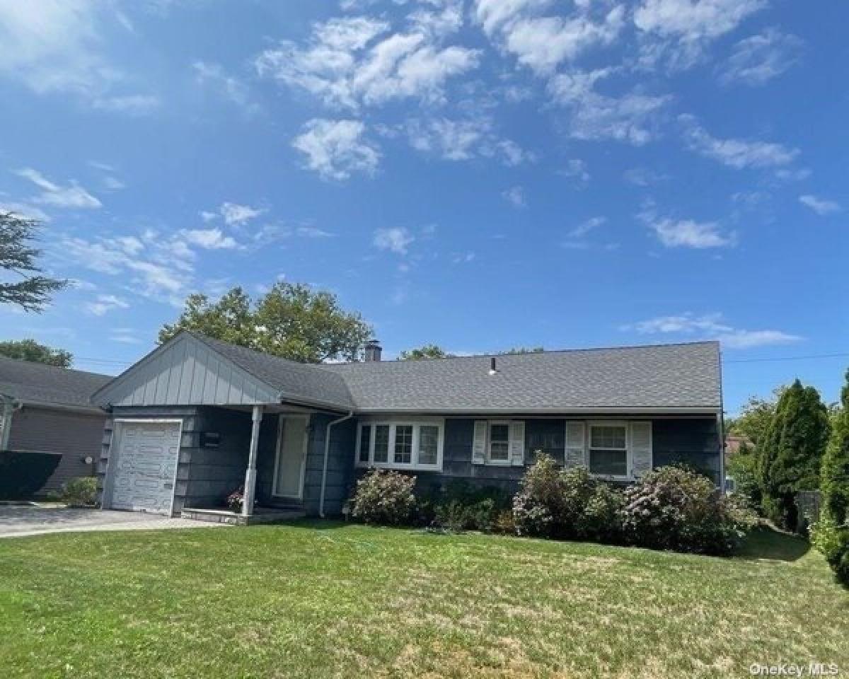 Picture of Home For Sale in Valley Stream, New York, United States