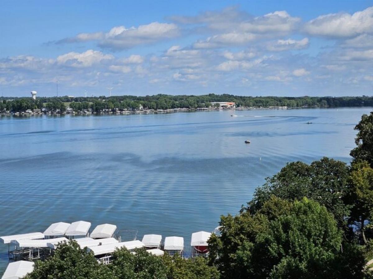 Picture of Home For Sale in Arnolds Park, Iowa, United States