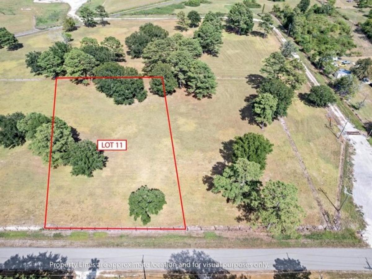 Picture of Residential Land For Sale in Beaumont, Texas, United States