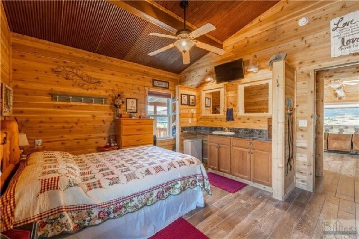 Picture of Home For Sale in Roberts, Montana, United States