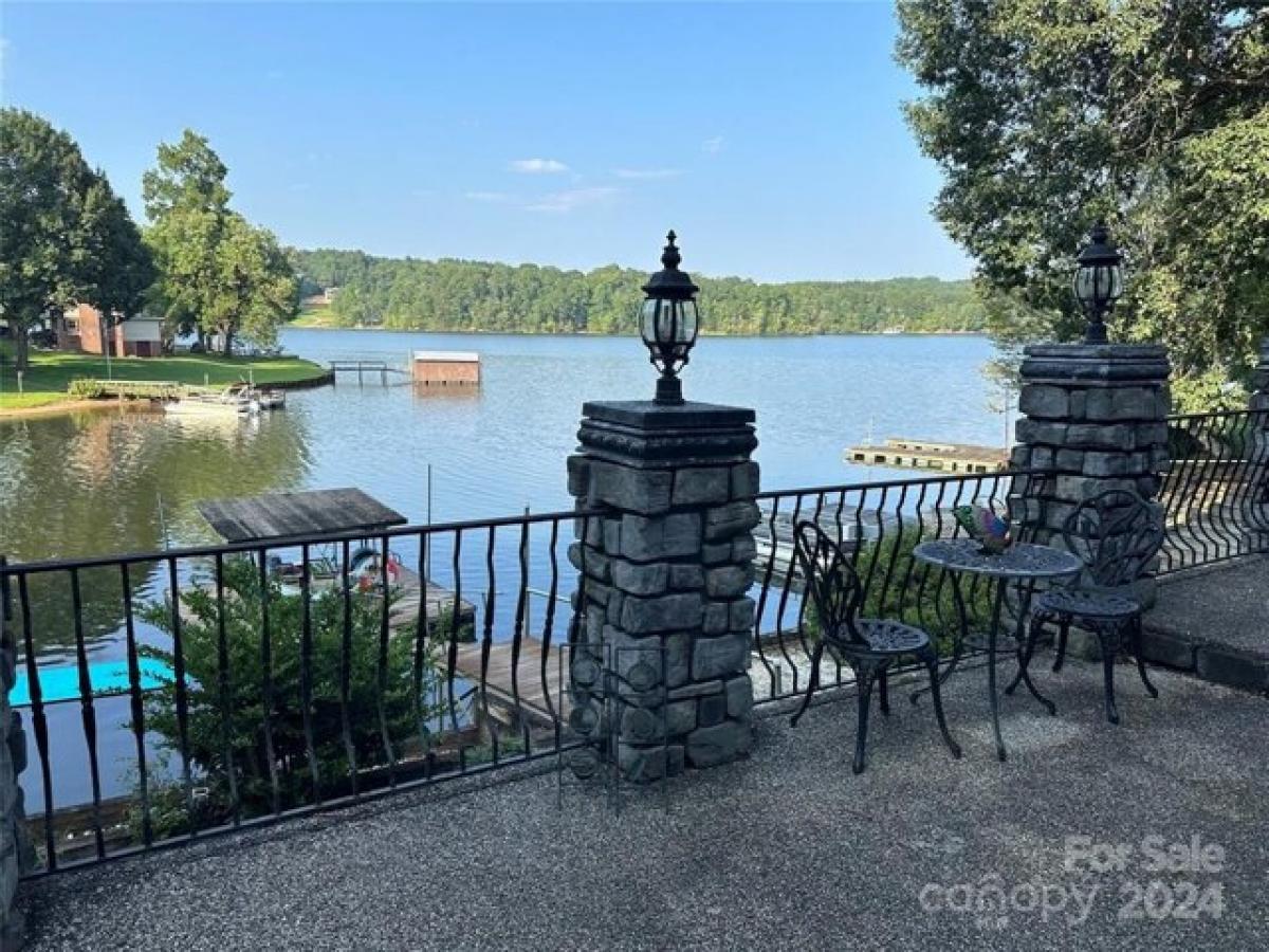 Picture of Home For Sale in Claremont, North Carolina, United States