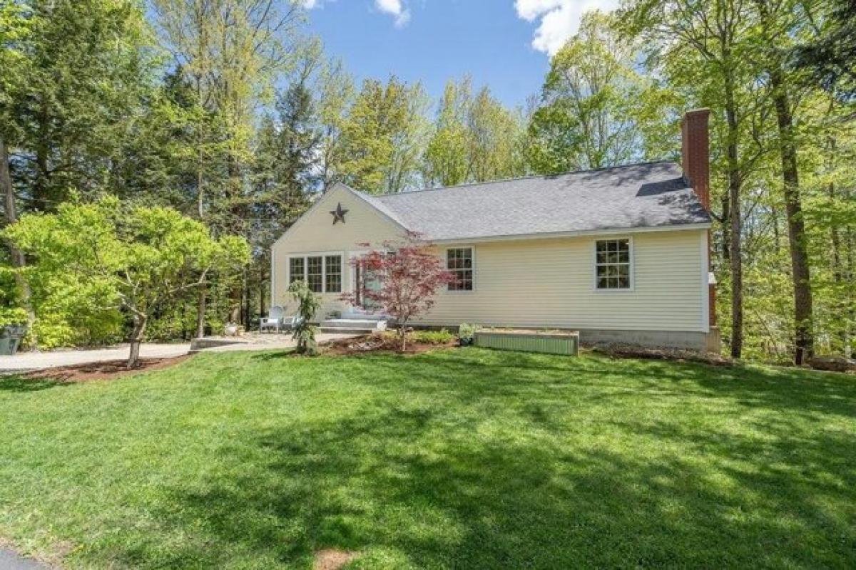 Picture of Home For Sale in Farmington, New Hampshire, United States