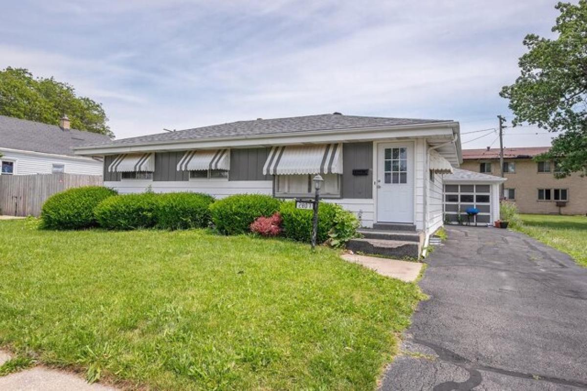 Picture of Home For Sale in Racine, Wisconsin, United States